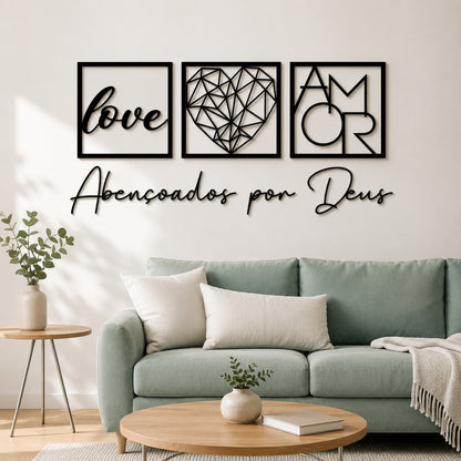 Kit Abençoados por Deus em recorte de MDF acima de sofá verde com mesa de centro de madeira - Vittara Decor