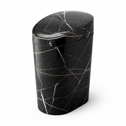 Lixeira multiuso com tampa design moderno mármore preto em fundo branco mostrando perfil oval slim e veios brancos - Vittara Decor