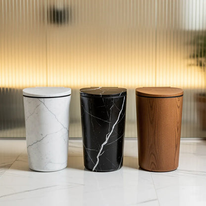 Lixeira multiuso disponível em três versões lado a lado mármore branco mármore preto e madeira marrom - Vittara Decor