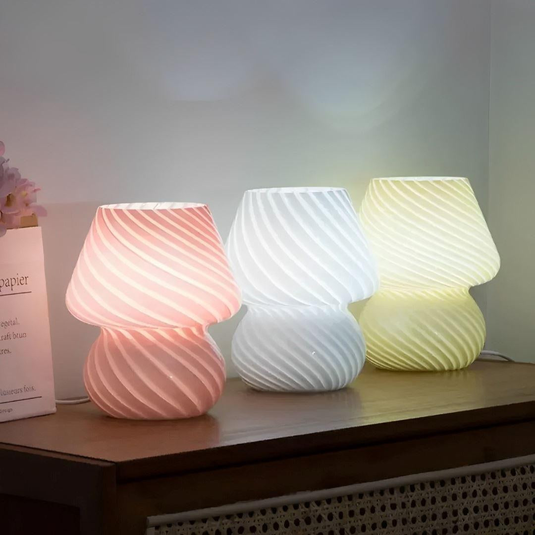 Luminária cogumelo nas cores rosa branca e amarela sobre aparador - Vittara Decor