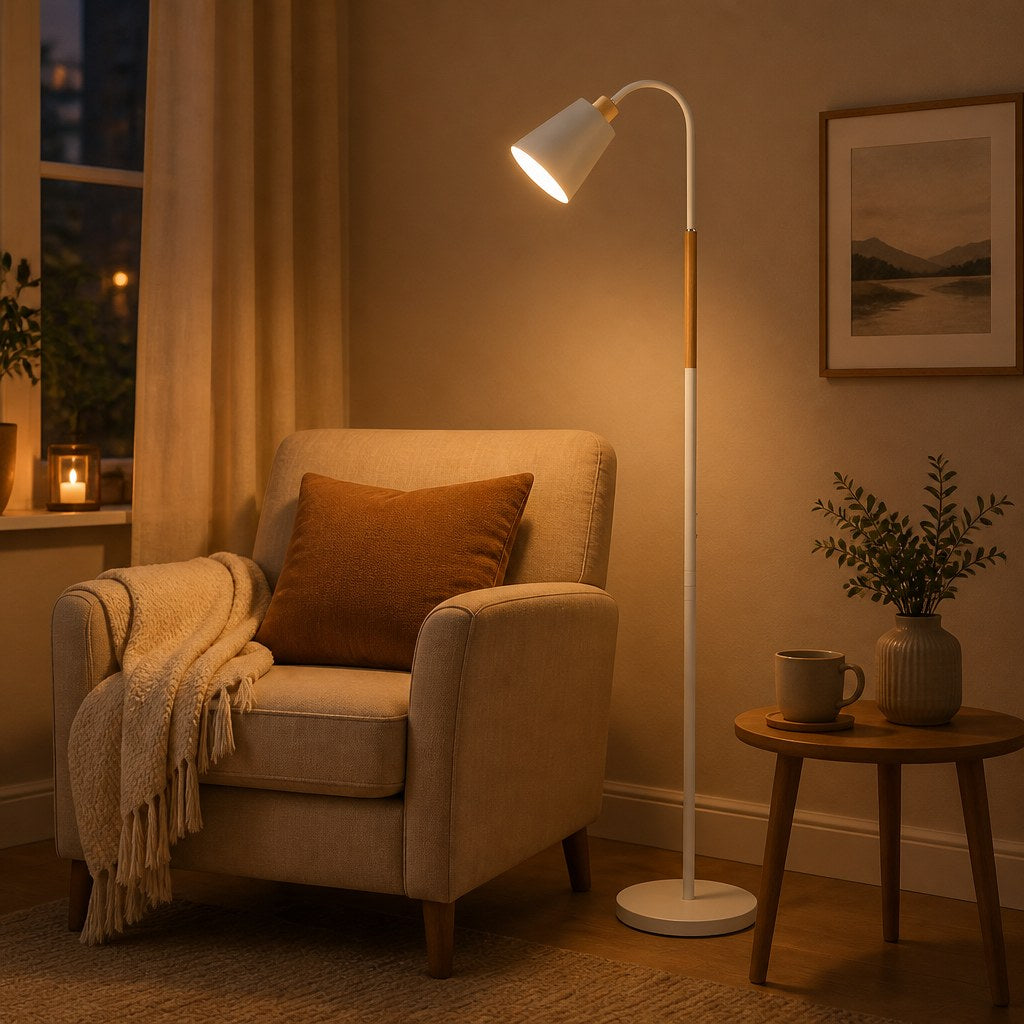Luminária de chão branca acesa em canto aconchegante com poltrona - Vittara Decor