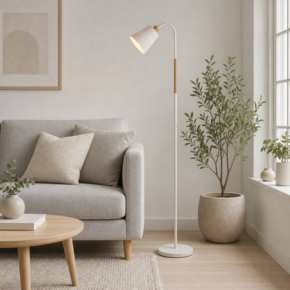 Luminária de chão branca em sala escandinava com sofá e planta - Vittara Decor