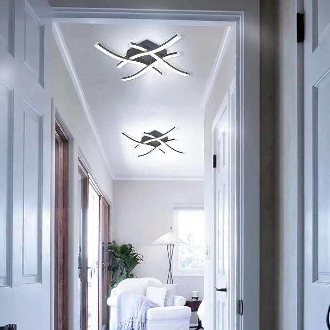 Luminária de Teto LED Curva branca no teto de um corredor claro - Vittara Decor