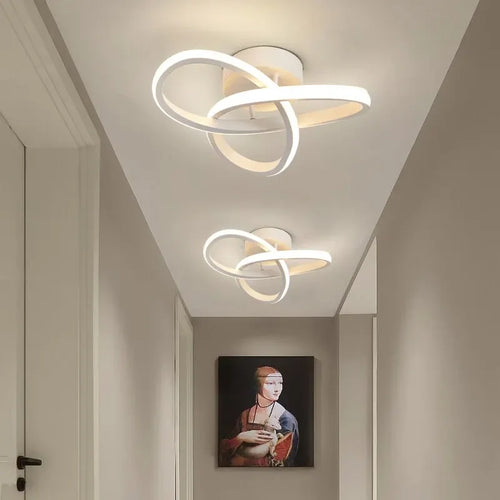 Luminária de Teto LED 3 Cores branca instalada em corredor com luz quente - Vittara Decor