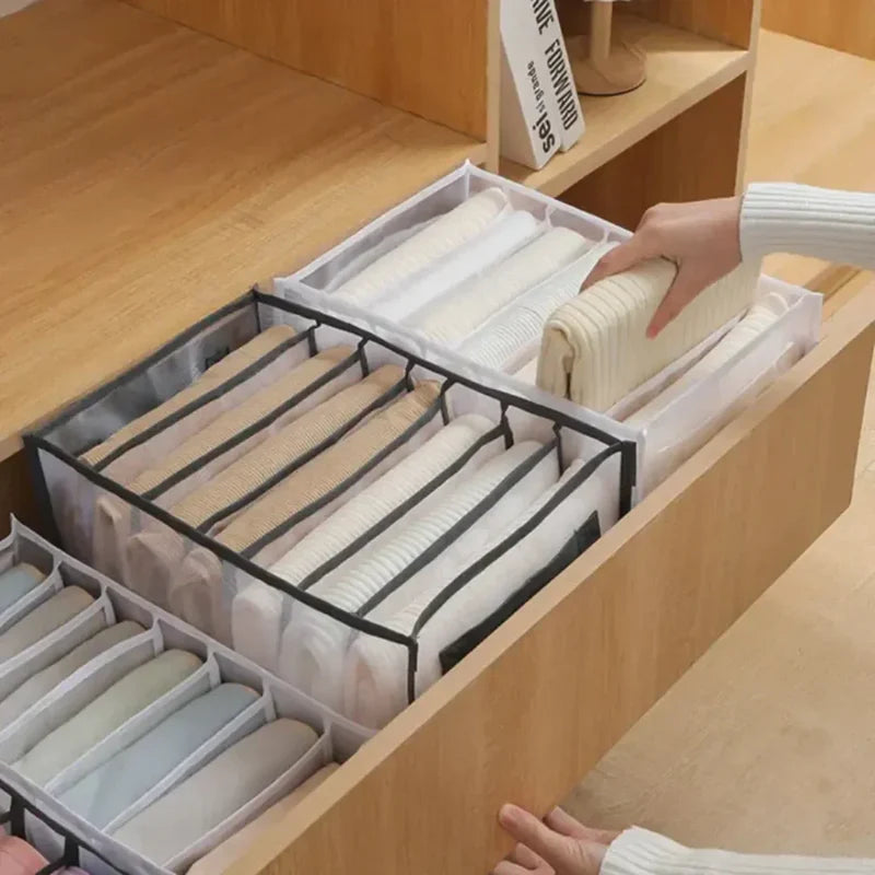 Organizador de roupas com divisórias para armário