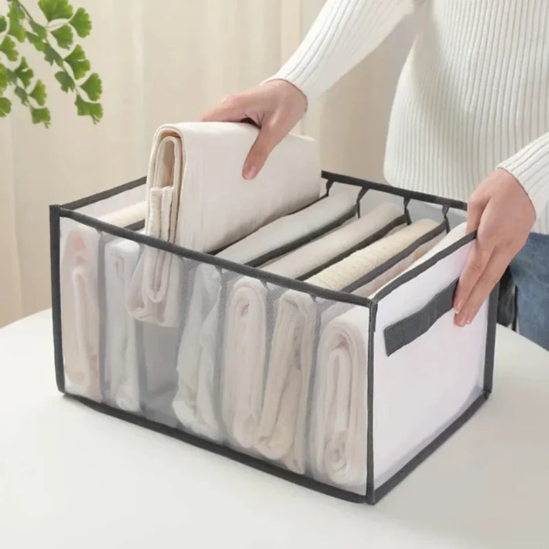 Separador de roupas com divisórias internas para gavetas