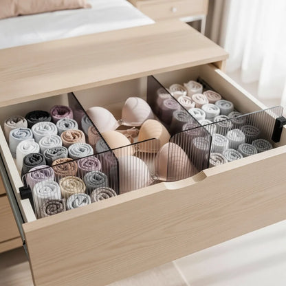 Organizador de gavetas acrílico transparente dividindo gaveta com roupas íntimas dobradas organizadas - Vittara Decor