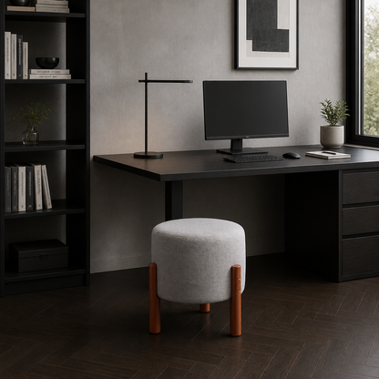 Puff Apollo Redondo em Linho com Pés de Madeira em escritório moderno - Vittara Decor