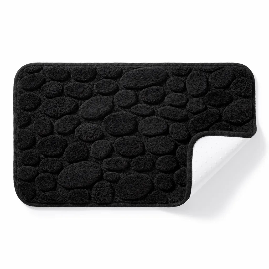 Tapete antiderrapante absorvente cor Preto em algodão com padrão seixos em relevo em fundo branco - Vittara Decor