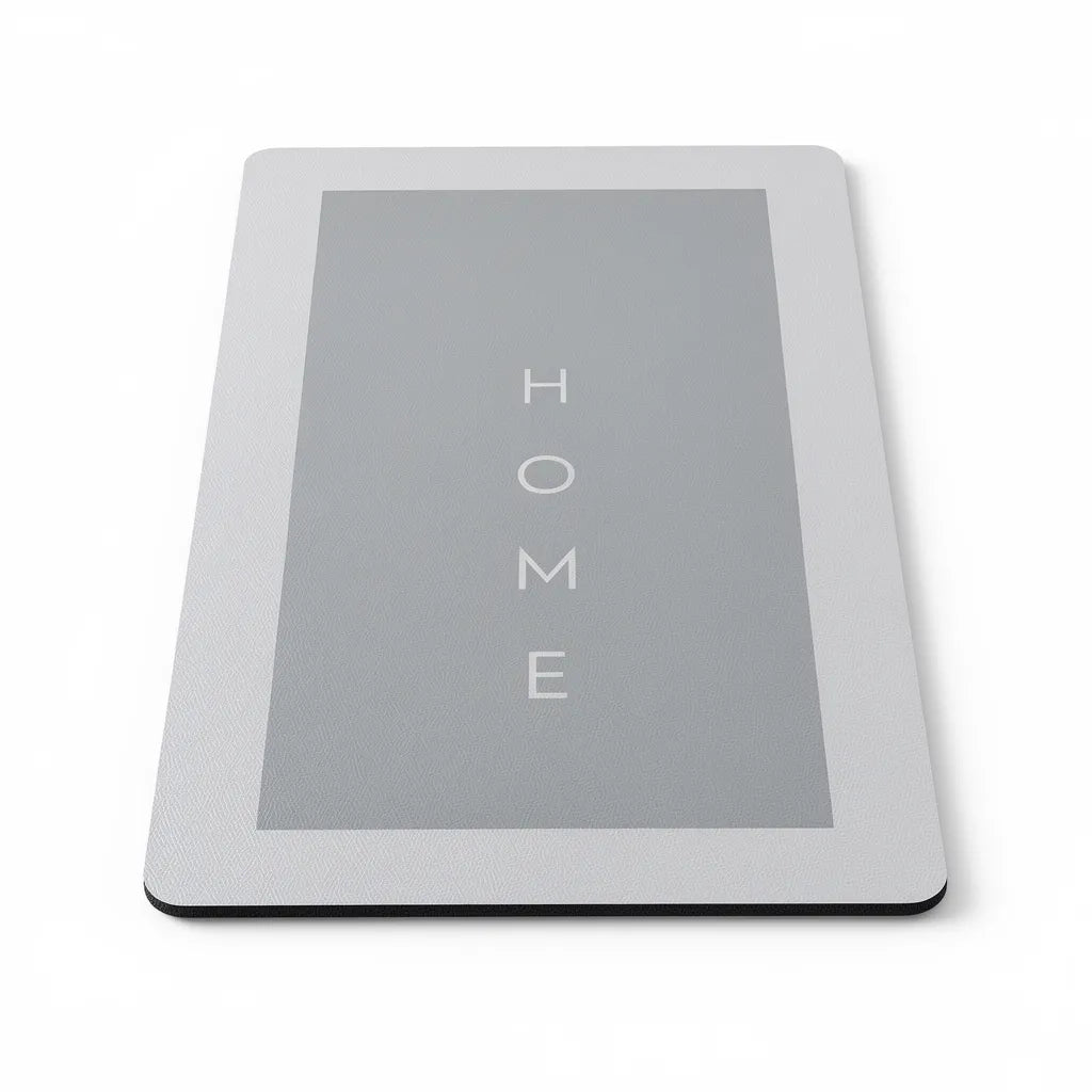 Tapete antiderrapante para cozinha cinza claro em fundo branco mostrando painel central cinza borda prata e letras HOME verticais - Vittara Decor