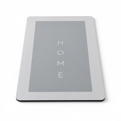 Tapete antiderrapante para cozinha cinza claro em fundo branco mostrando painel central cinza borda prata e letras HOME verticais - Vittara Decor