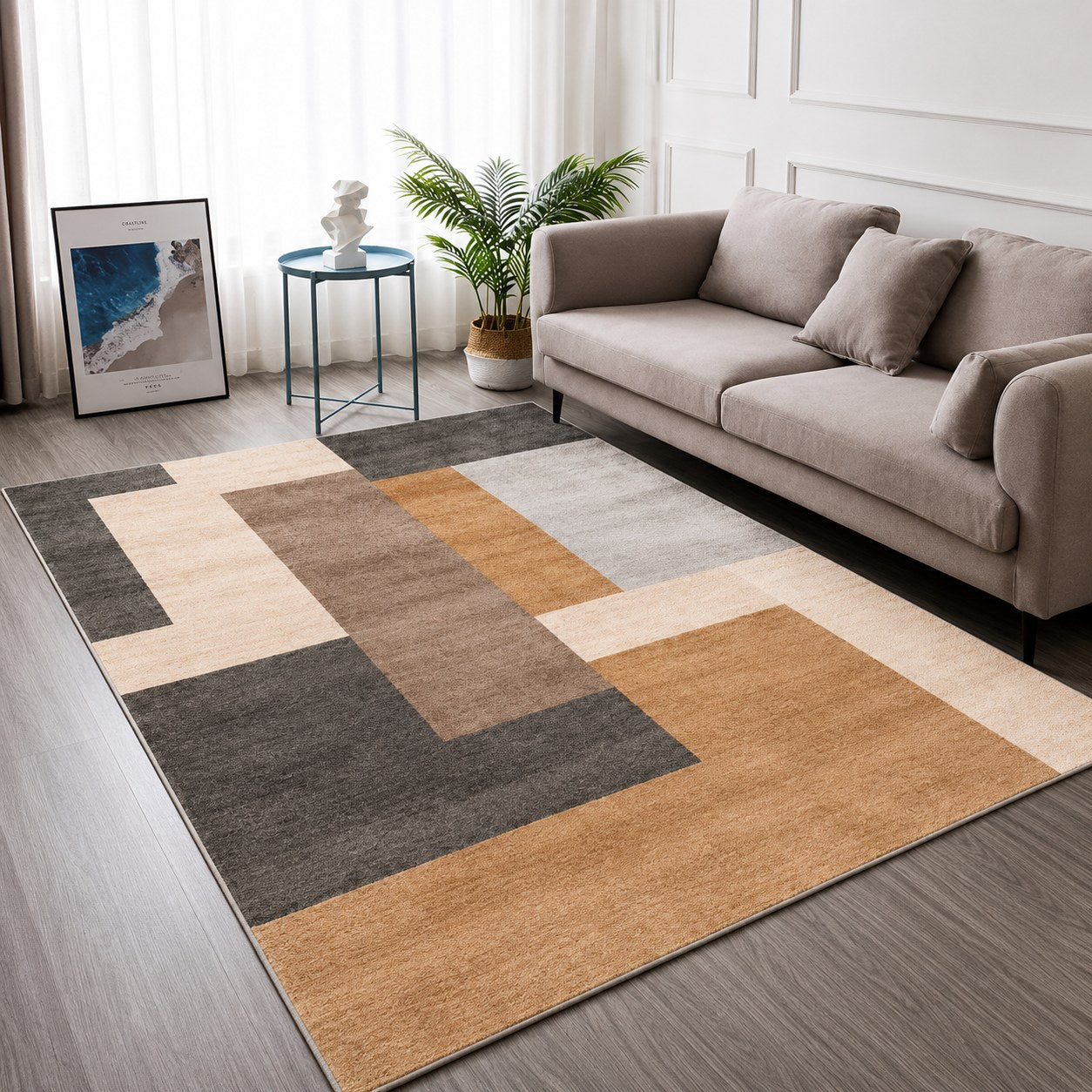 Tapete aveludado estampa Blocos Terrosos em sala com sofá bege - Vittara Decor